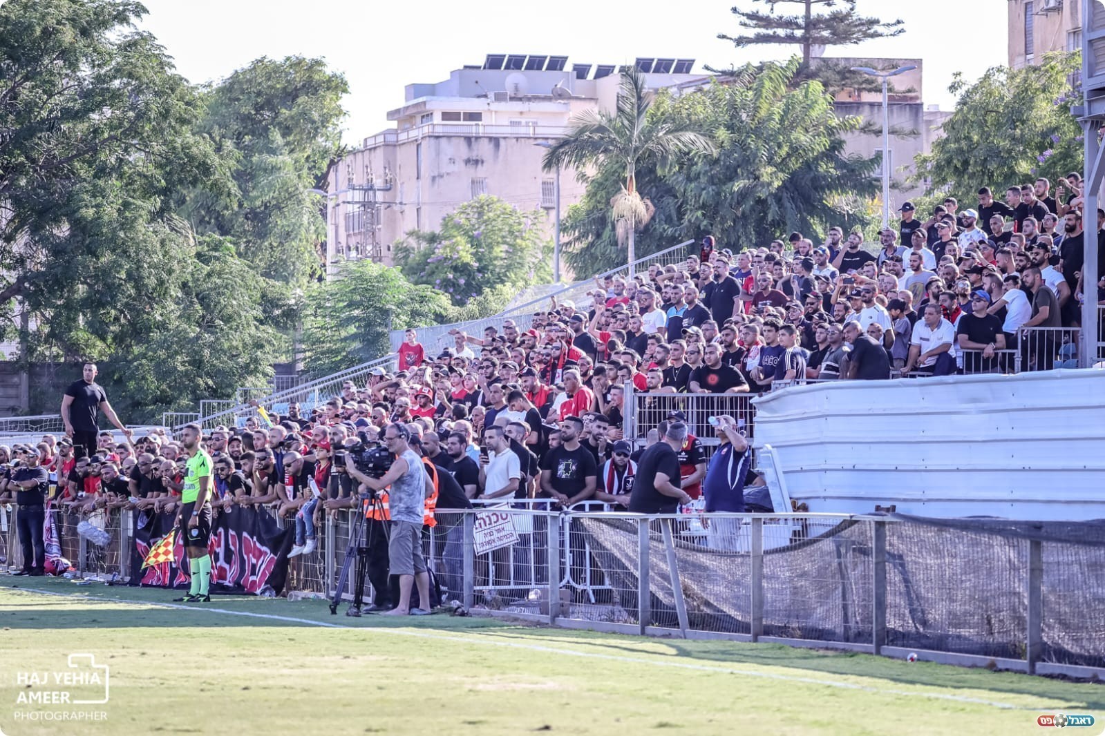 יציע מלא באוהדי טייבה (אמיר חאג׳ יחיא)